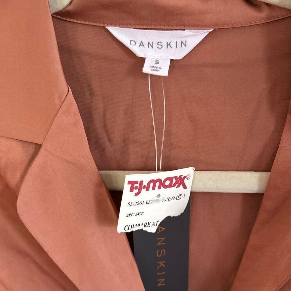NWT Danskin rust copper color Silkky lounge wear top pajama top size S - Picture 2 of 4